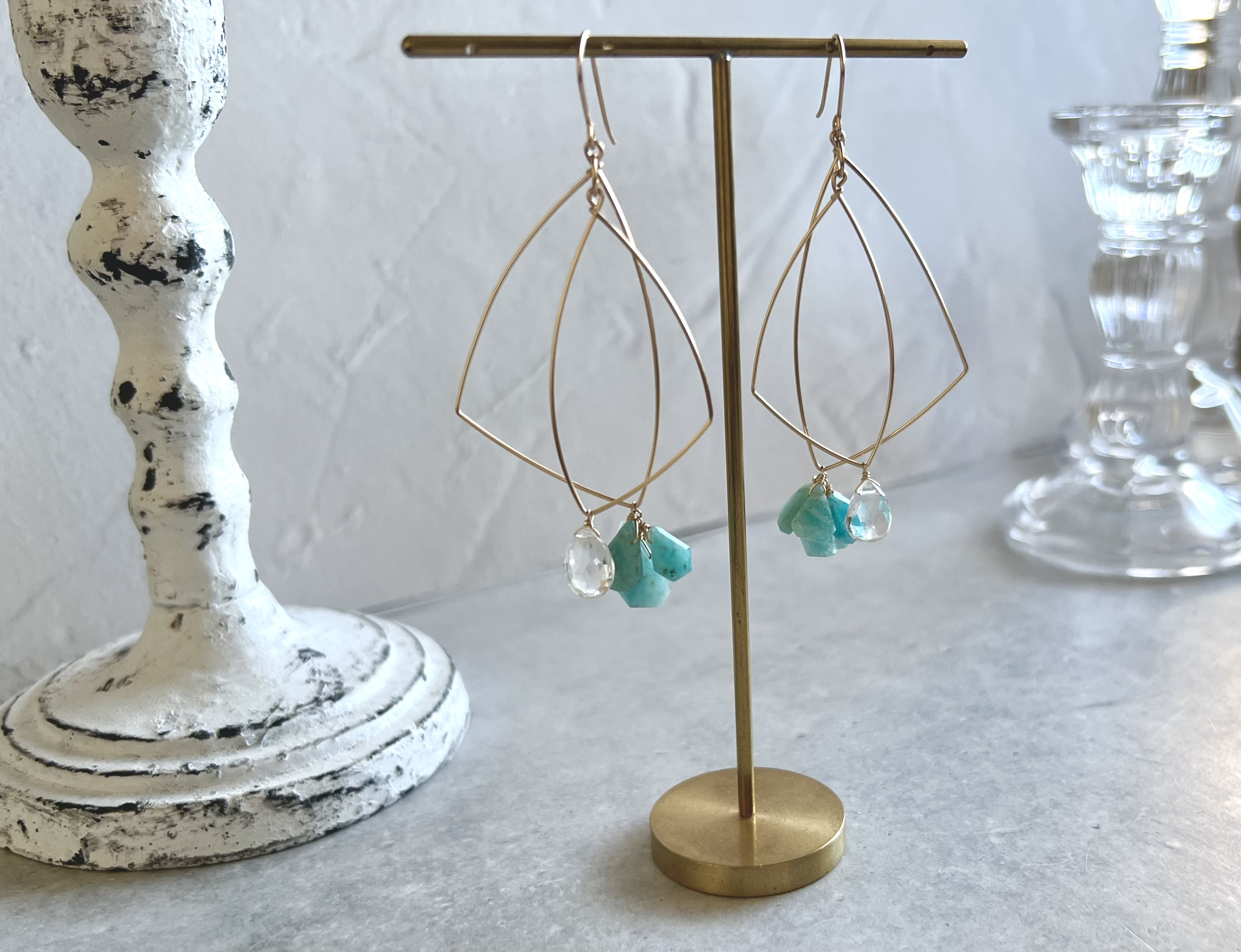 【再販】大ぶり 揺れる トライアングルピアス/イヤリング【トパーズ＆アマゾナイト】14kgfペールブルー　春