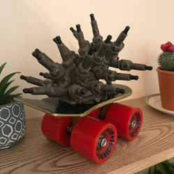 車の部品等で作ったスケートボードハリネズミ（Recycle car parts Hedgehog) 2枚目の画像