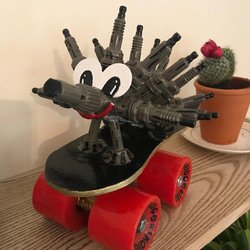 車の部品等で作ったスケートボードハリネズミ（Recycle car parts Hedgehog) 1枚目の画像