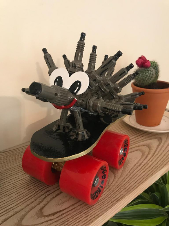 車の部品等で作ったスケートボードハリネズミ（Recycle car parts Hedgehog) 1枚目の画像