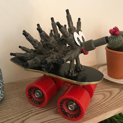 車の部品等で作ったスケートボードハリネズミ（Recycle car parts Hedgehog) 3枚目の画像