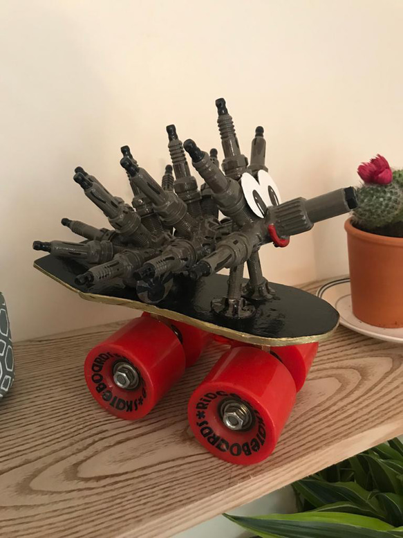 車の部品等で作ったスケートボードハリネズミ（Recycle car parts Hedgehog) 3枚目の画像