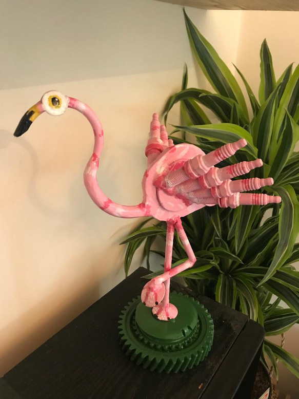 車の部品等で作ったピンクフラミンゴ（Recycle car parts Pink Flamingo) 2枚目の画像