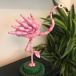 車の部品等で作ったピンクフラミンゴ（Recycle car parts Pink Flamingo) 1枚目の画像