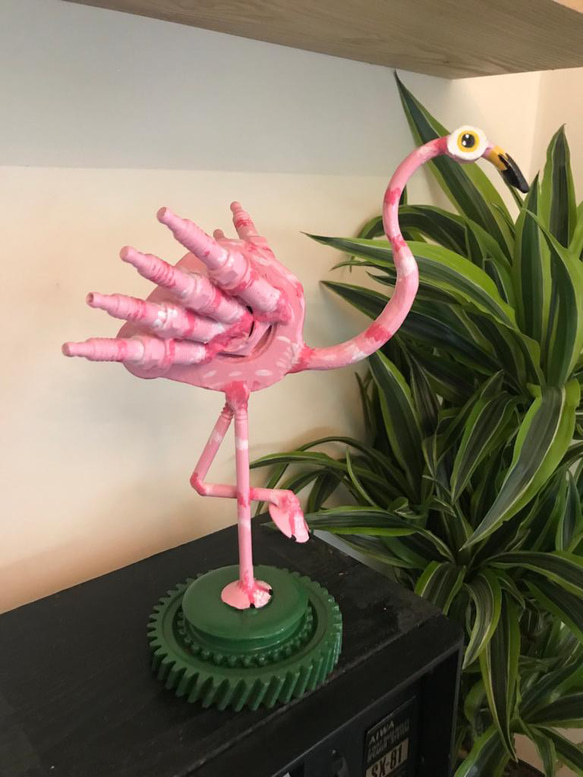 車の部品等で作ったピンクフラミンゴ（Recycle car parts Pink Flamingo) 1枚目の画像