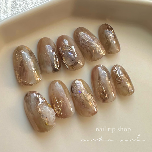 奥行きニュアンスネイル/ビジュー盛り/前撮り/もやもやネイル/淡色  