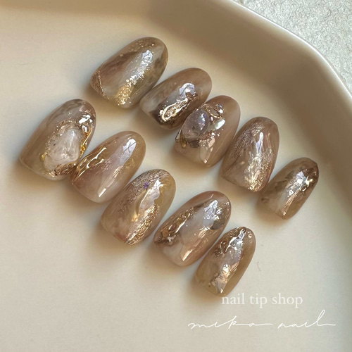 奥行きニュアンスネイル/ビジュー盛り/前撮り/もやもやネイル/淡色  