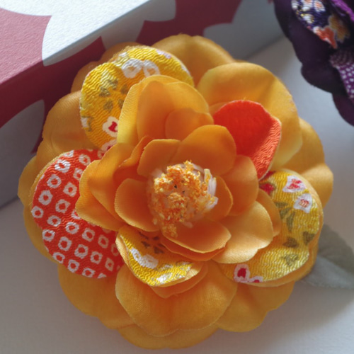 ちりめん和柄コサージュ兼髪飾り コサージュ Studio_de_la_fleur