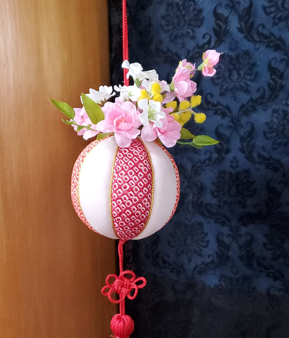 ひな祭り 手鞠　桃の節句 ひな祭りピンクのつるし手毬、お雛様 桃の節句 吊るし飾り フラワー