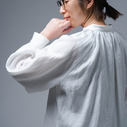 [wafu] 亞麻襯衫，精心剪裁的縮褶立領襯衫/白色 t034f1-wt1 第10張的照片