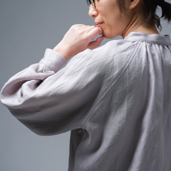 [wafu] 亞麻襯衫，精心剪裁的縮褶立領襯衫/灰櫻 t034f-hzk1 第10張的照片