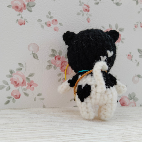 ハートな仔猫 白×黒 ハチワレ猫 ひよこ ポシェット あみぐるみ 