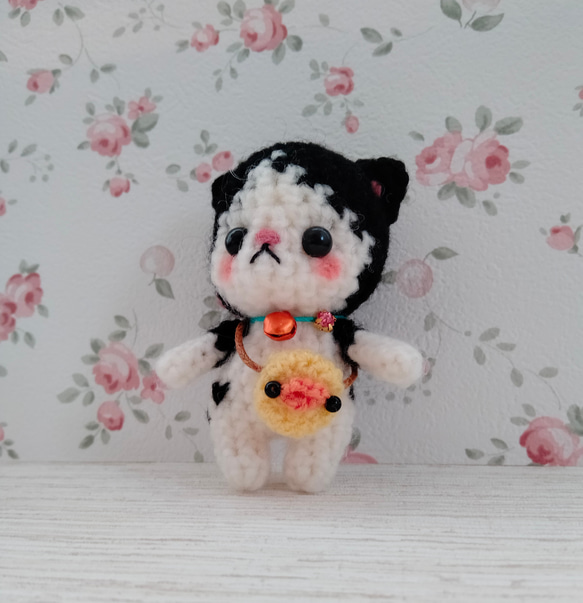 ハートな仔猫 白×黒 ハチワレ猫 ひよこ ポシェット あみぐるみ 