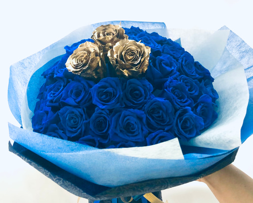 サヴォンローズ（ソープフラワー）花束　S（50本）　青バラ　濃青ラッピング ロイヤルブルー M(70本) サヴォンローズ 花束 | 石鹸素材のバラ