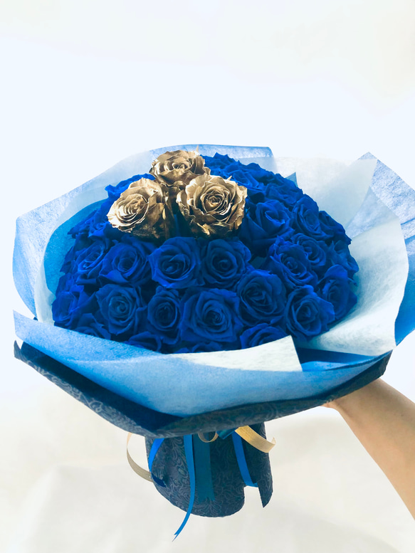 サヴォンローズ（ソープフラワー）花束　S（50本）　青バラ　濃青ラッピング 石鹸素材のバラの花束専門店【ROSE & SKY】