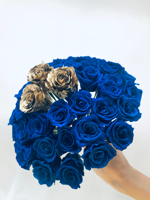 青薔薇とゴールドローズの50輪花束/プリザーブドフラワー奇跡の祝福/花束ラッピング 4枚目の画像