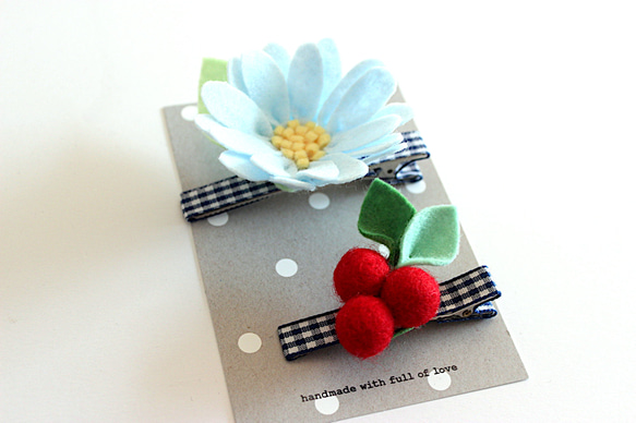 雛菊和莓果髮夾套裝毛氈花雛菊雛菊配件藍莓格紋絲帶 第2張的照片