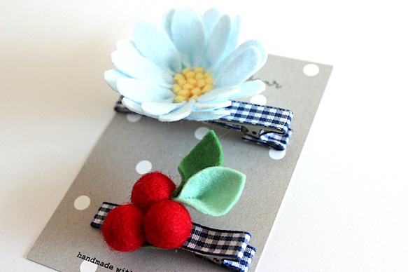 雛菊和莓果髮夾套裝毛氈花雛菊雛菊配件藍莓格紋絲帶 第3張的照片