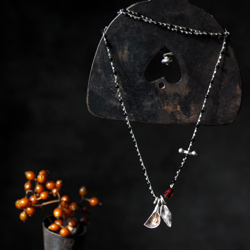 カレンシルバー、ボタニカルなデザインネックレス カレンシルバー、ボタニカルなデザインネックレス カレン