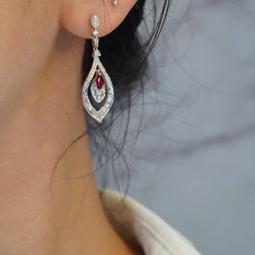 ルビー付き天然ダイヤモンドピアスk18 ピアス（スタッド・一粒  