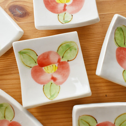 ミニ豆皿にもなる✳箸置き　椿柄 2枚目の画像