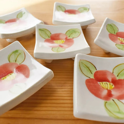 ミニ豆皿にもなる✳箸置き　椿柄 3枚目の画像