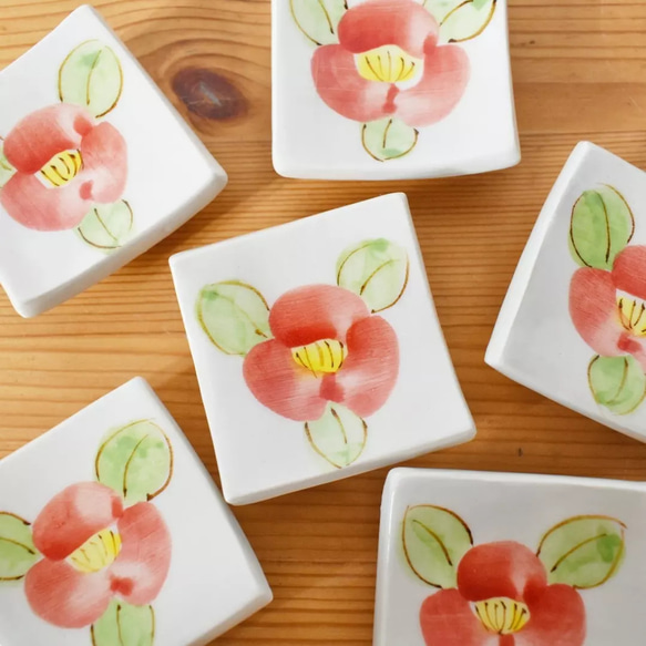 ミニ豆皿にもなる✳箸置き　椿柄 1枚目の画像
