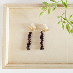 【no.818】パープル　さざれ石　ハンドメイドアクセサリー　ピアス　イヤリング no.818 パープル さざれ石 ハンドメイド ピアス イヤリング