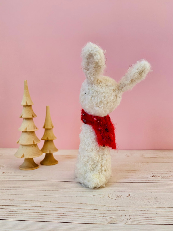 木の実を持った、うさぎのゆきちゃん 3枚目の画像