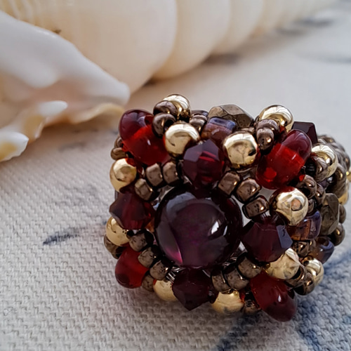 ガーネットのキューブビーズリング(サイズ選べます。5~22号) 指輪