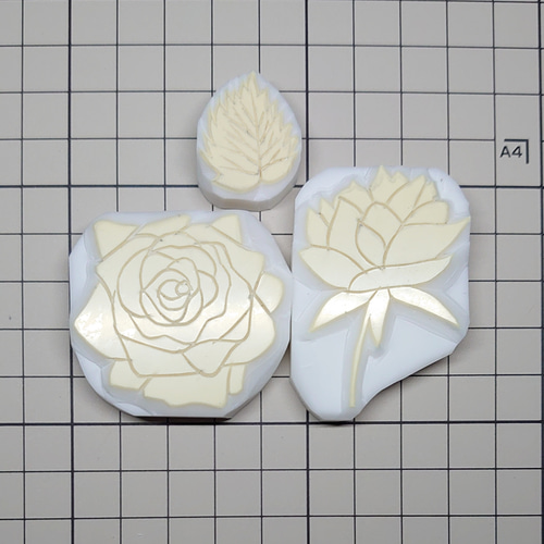 消しゴムはんこNo.381 ちびうさとバラ