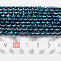 p092 淡水パール メタリックブルー 青 紺 ピーコックカラー 本真珠 1連 2枚目の画像