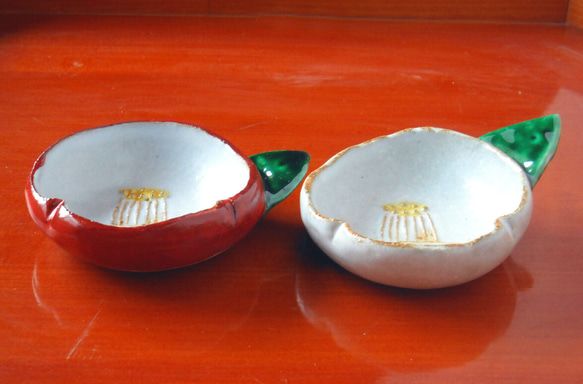 紅白椿豆皿 2枚目の画像