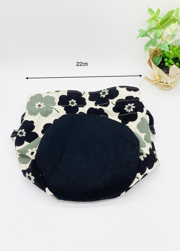 丸底コロリン巾着ポーチ⭐︎北欧風花柄　ストラップ付き（ブラック） 2枚目の画像