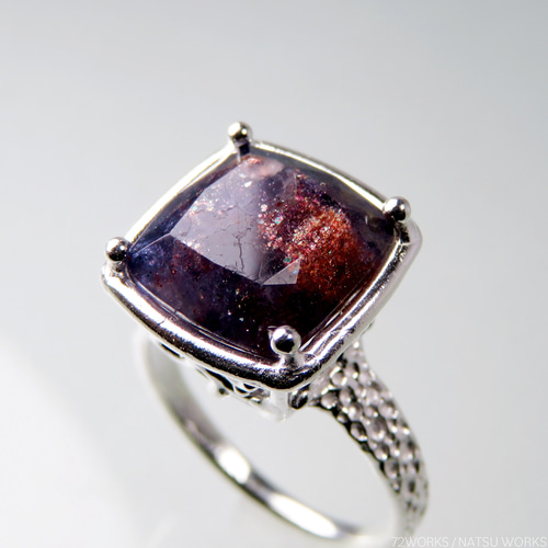 ブラッドショットアイオライト リング / Bloodshot Iolite Ring
