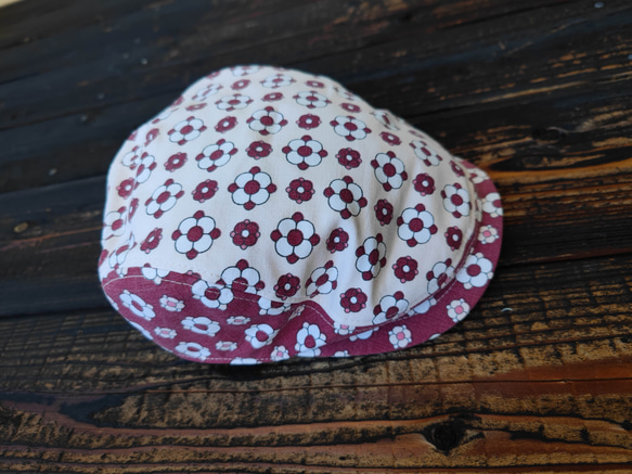 小さな花の絵(あずき)ハンチング(small flower painting(maroon) hunting cap) 2枚目の画像