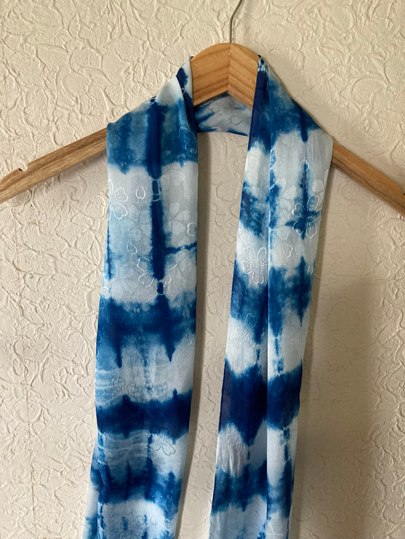 天然藍染　絹スカーフ 2枚目の画像