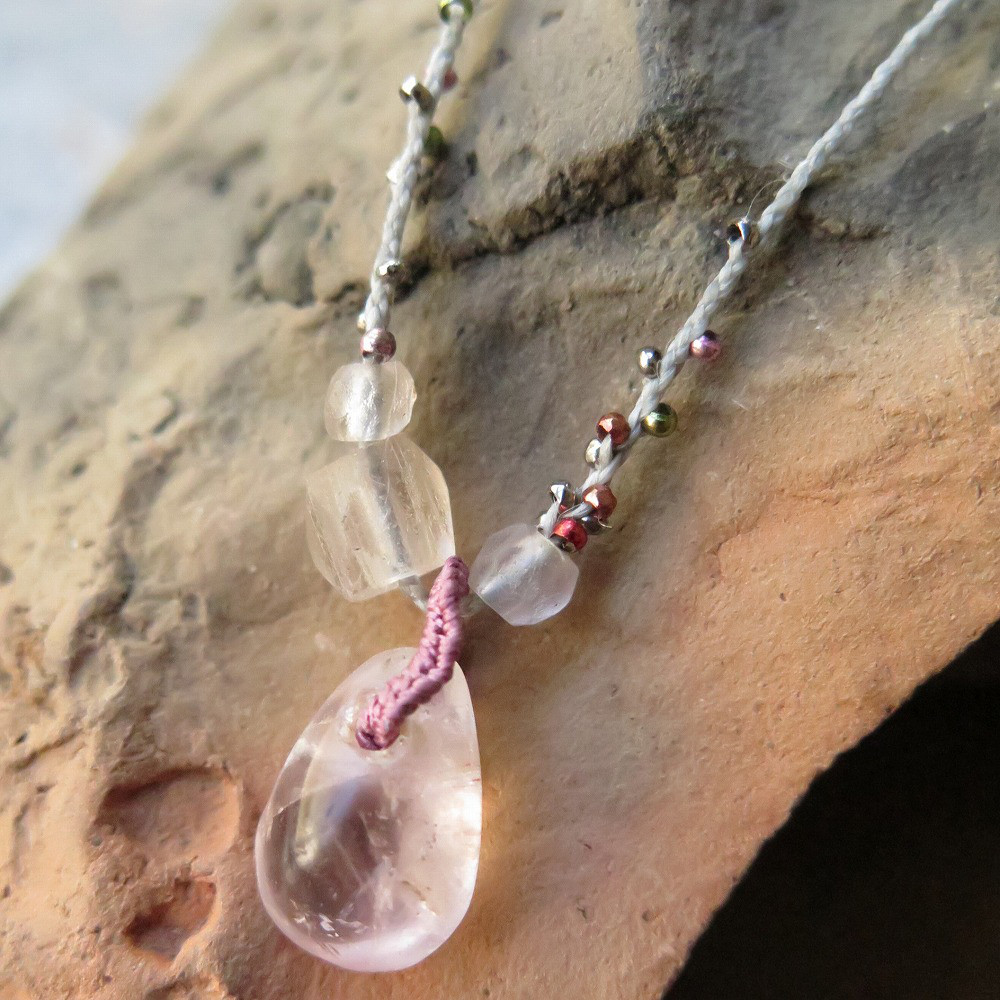 アンティーク　緒　古代ローズクォーツ　＆　出土ロシアンブルー　＋　メタルビーズ　ネックレス　千世 chitose