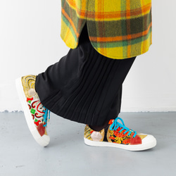 Amanda Lily / 尺寸 24.5 公分鞋匠的翻版運動鞋菊花圖案 第2張的照片
