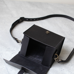 Classy Hand Stitched Black Leather Camera Case 4枚目の画像