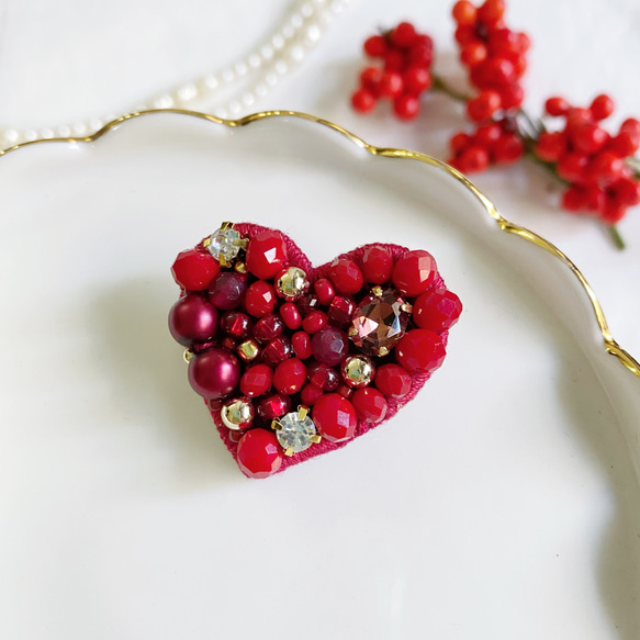 ハート型花飾りブローチ 花のハート型イヤリング、リボンと花の