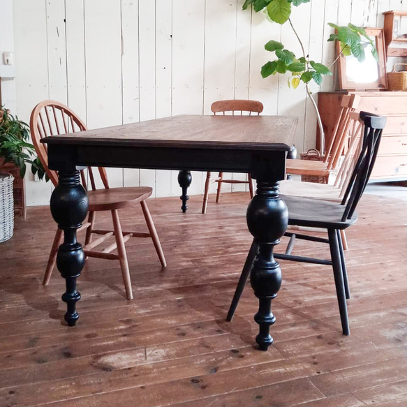 ホワイトオーク　ターンドレッグテーブル　アンティーク調 おしゃれなダイニングテーブルhuge 輸入住宅向け家具ターンドレッグ