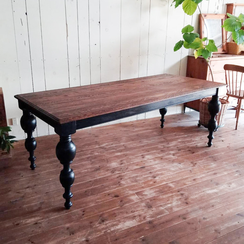 おしゃれなダイニングテーブルhuge 輸入住宅向け家具ターンドレッグ