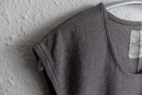 【庫存最後 1 件】亞麻棉無袖內衣（灰色）【女款 M 碼】 第2張的照片