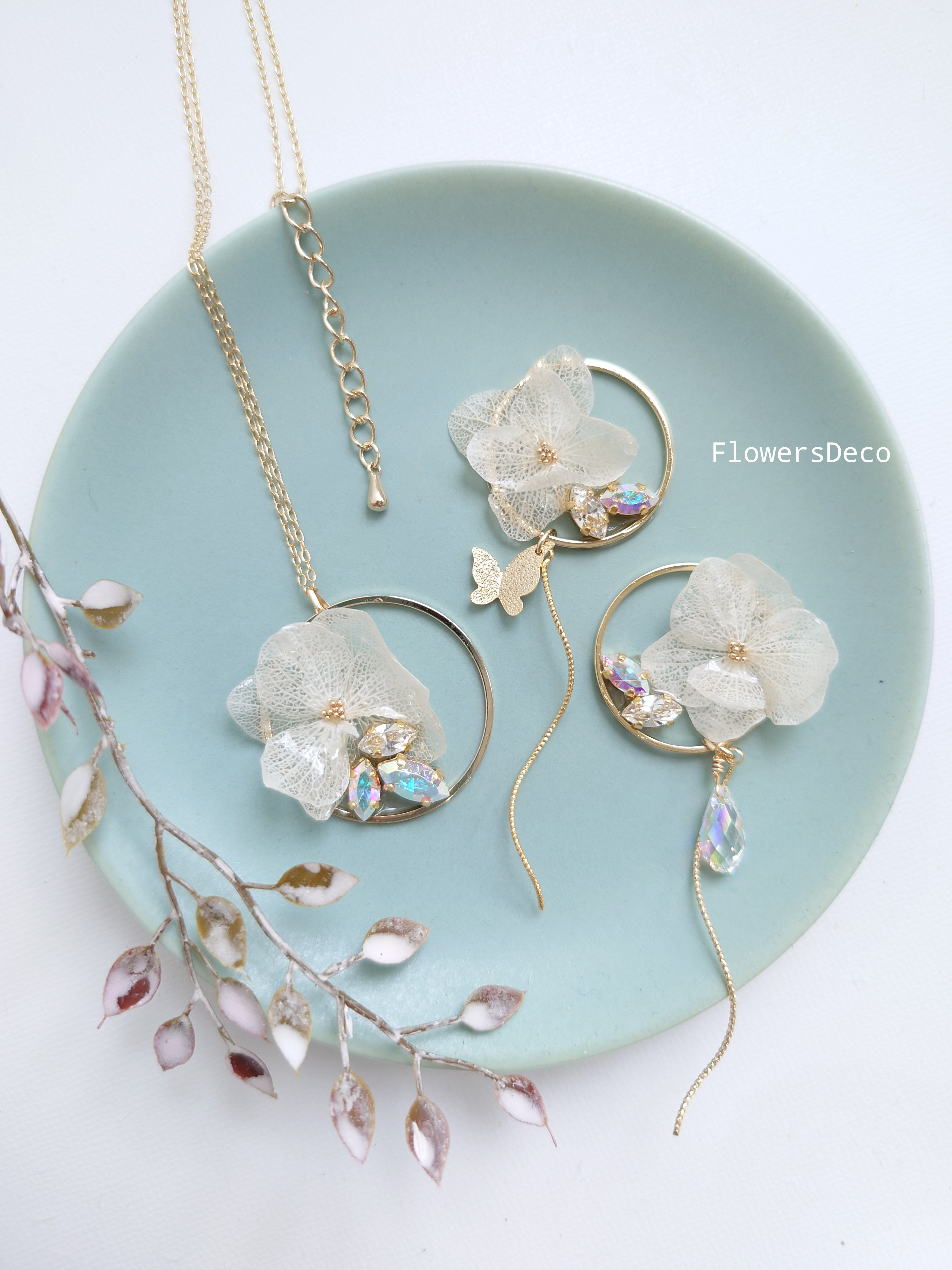 紫陽花ミルフィーユ Hydrangea＆Bijou【ピアスorイヤリング・ネックレス】純白色・送料無料