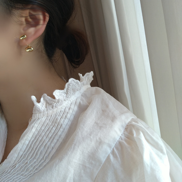 Gold ball metal earrings     ゴールドボールのメタル樹脂イヤリング樹脂ピアスフープイヤリング 5枚目の画像