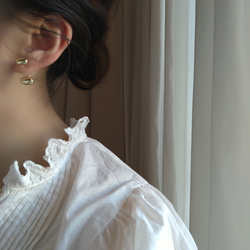 Gold ball metal earrings     ゴールドボールのメタル樹脂イヤリング樹脂ピアスフープイヤリング 3枚目の画像