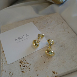 Gold ball metal earrings     ゴールドボールのメタル樹脂イヤリング樹脂ピアスフープイヤリング 6枚目の画像