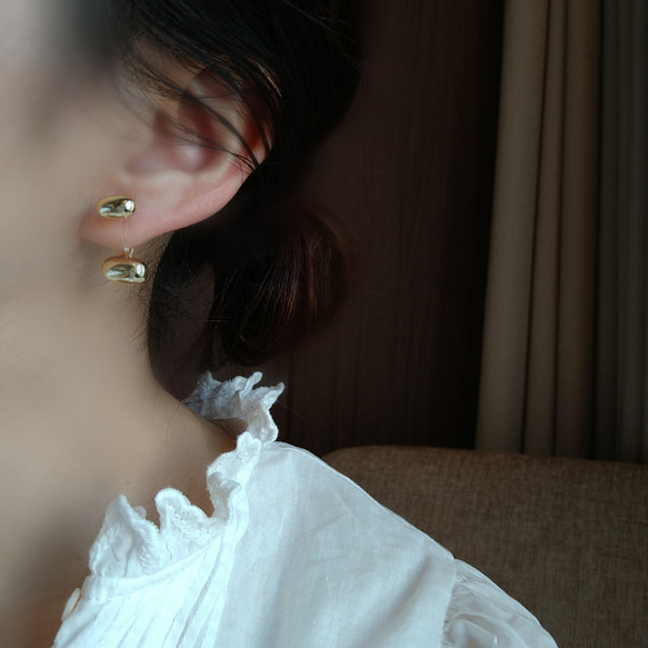 Gold ball metal earrings     ゴールドボールのメタル樹脂イヤリング樹脂ピアスフープイヤリング 4枚目の画像