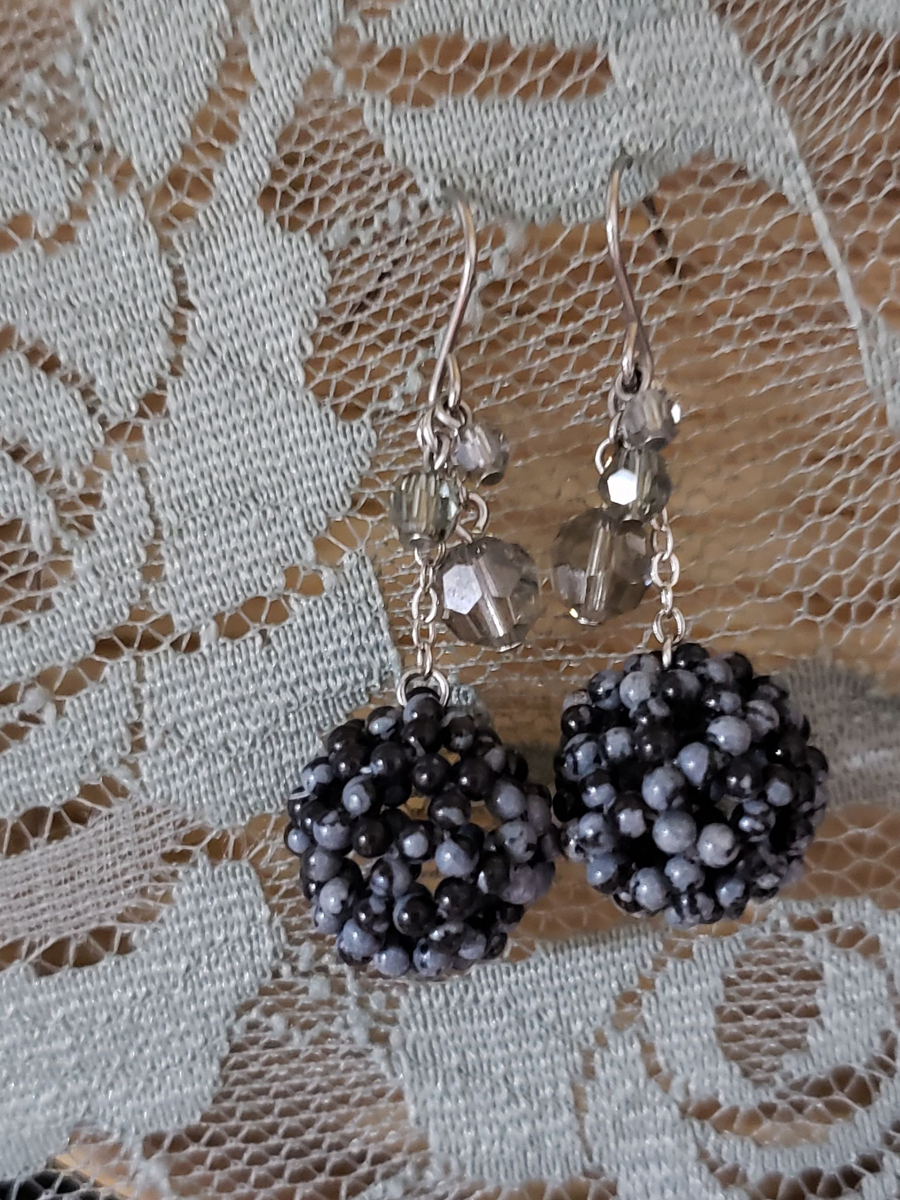 スノーフレークオブシディアンのフラーレンピアス